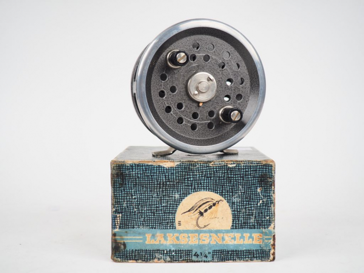 LAKSENELLE. Moulinet de pêche à la mouche dans sa boite