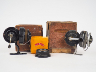 Vente aux enchères 2 moulinets de pêche :  - PEZOR ET MICHELL LUXOR avec bobine supplémen