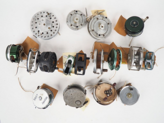 Vente aux enchères Lot de 17 moulinets de pêche dont PRATIC, PEM, RODDY,