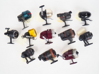 Vente aux enchères Lot de 12 moulinets capotés dont : DAM CIFA, BRETTON, ZEBCO