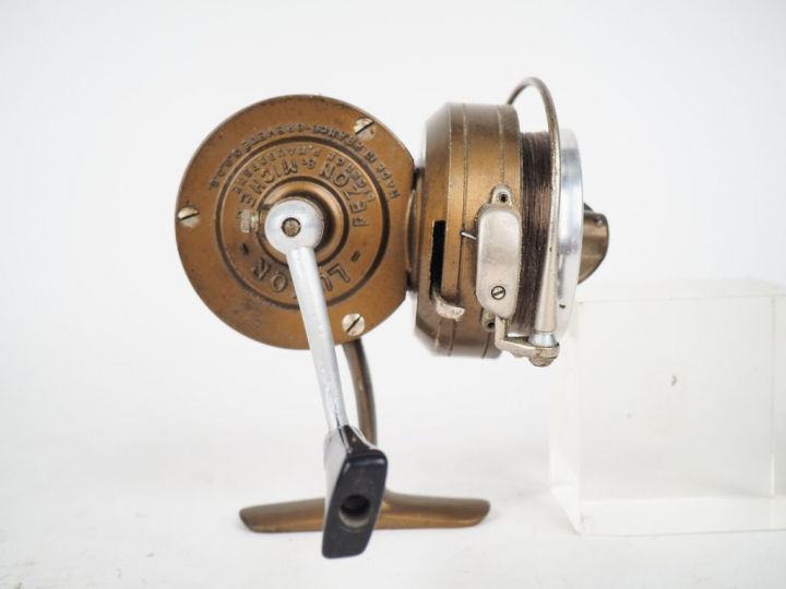 PEZON ET MICHEL. LUXOR. Moulinet de pêche