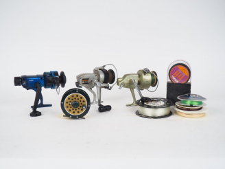 Vente aux enchères Lot de 4 moulinets et fils divers