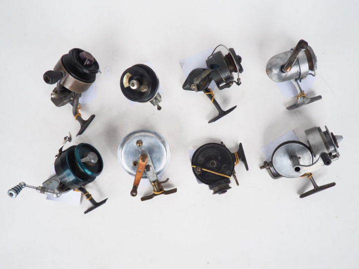 Lot de 8 moulinets de pêche dont PRATIC, SAP, ALLCOCK,