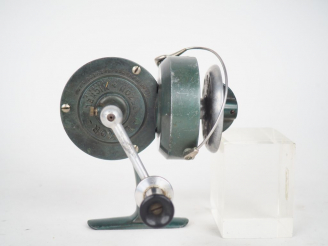 Vente aux enchères PEZON ET MICHEL. LUXOR. Moulinet de pêche