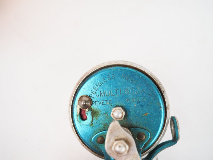 Lot de 25 moulinets de pêche dont : Peerless, Pratic et Super Lex