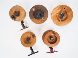 Vente aux enchères Lot de 5 moulinets de pêche en bois