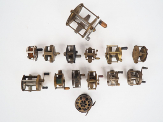 Vente aux enchères Lot de 14 moulinets de pêche en laiton