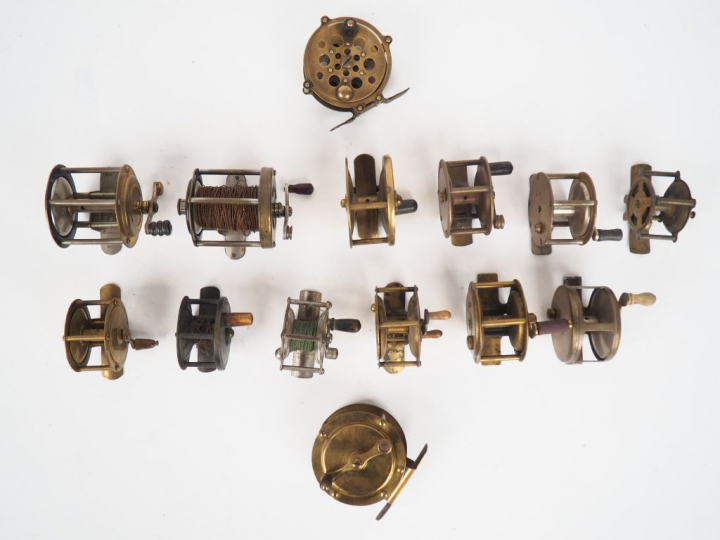 Lot de 14 moulinets de pêche en laiton