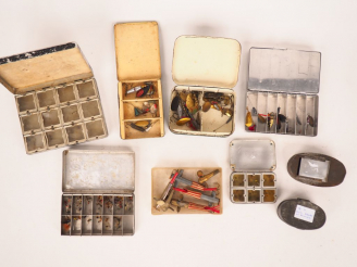 Vente aux enchères Ensemble de boites à mouches et boites à leurres