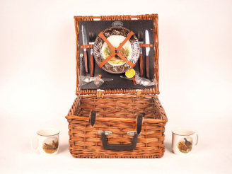 Vente aux enchères Panier pique nique avec vaisselle