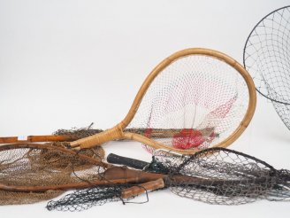 Vente aux enchères Lot de 6 différentes épuisettes et 1 nasse