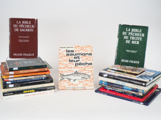 Vente aux enchères Lot de 24 livres sur la pêche à la ligne et à la mouche ...