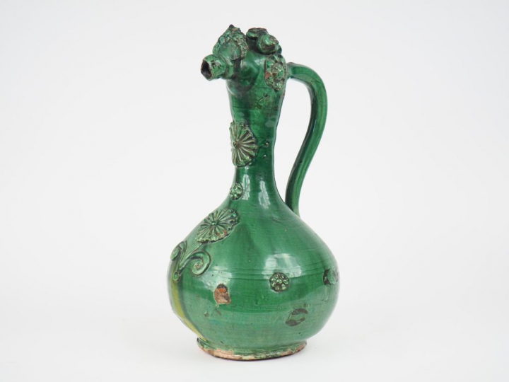 Verseuse "demoiselle" XIXème en terre vernissée. H. 40 cm (un éclat an