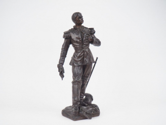 Vente aux enchères ESTAFETTE.  "Le brigadier de dragons" Sculpture en bronze à patine bru