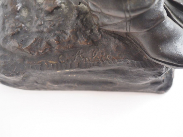 ESTAFETTE.  "Le brigadier de dragons" Sculpture en bronze à patine bru