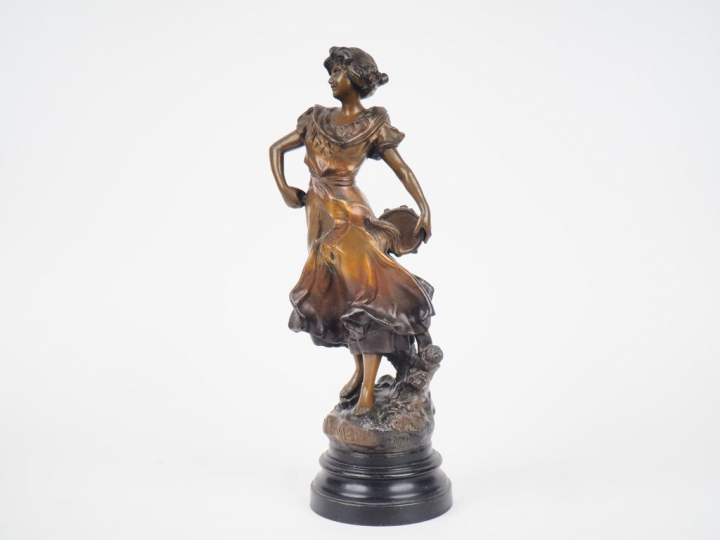 MADRASSI. "carmen" Sculpture en régule polychrome. H. 39 cm