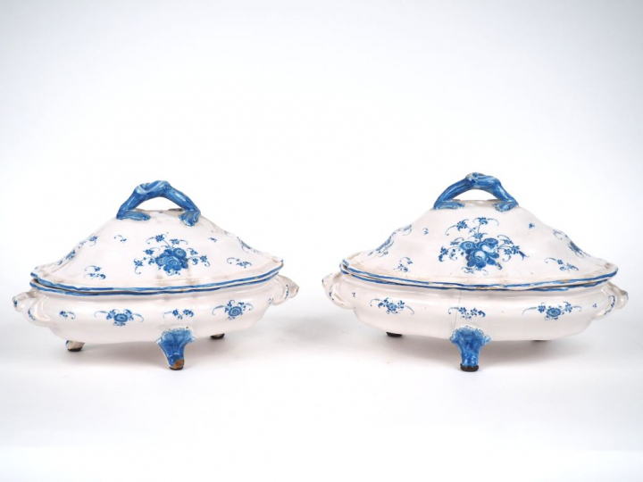 Deux terrines XVIIIe en faïence du Sud-Ouest, décor en camaïeu bleu de
