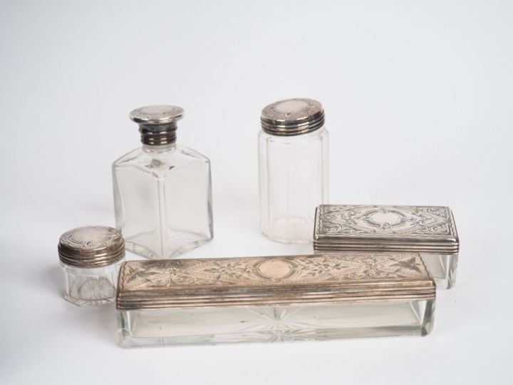 Coffret de voyage en ébène de macassar, cristal et métal argenté (fent