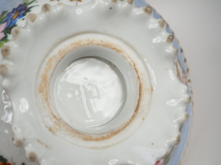 Service à thé Napoléon III en porcelaine de Paris, à décor de fleurs p