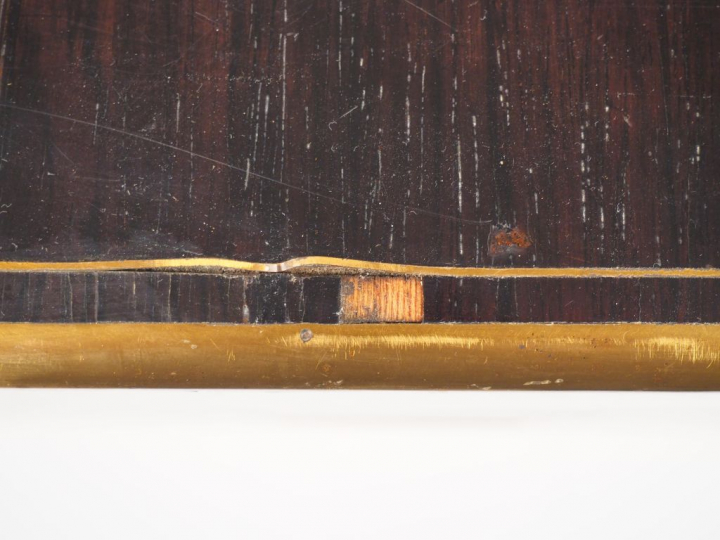 Ecritoire Napoléon III en palissandre fileté de laiton, couvercle orné