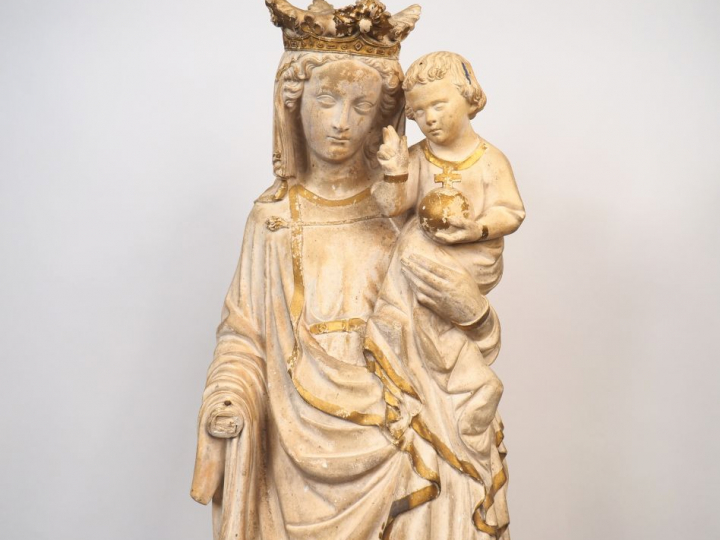 VIREBENT.  "Vierge couronnée à l'enfant". Grande sculpture en terre cu