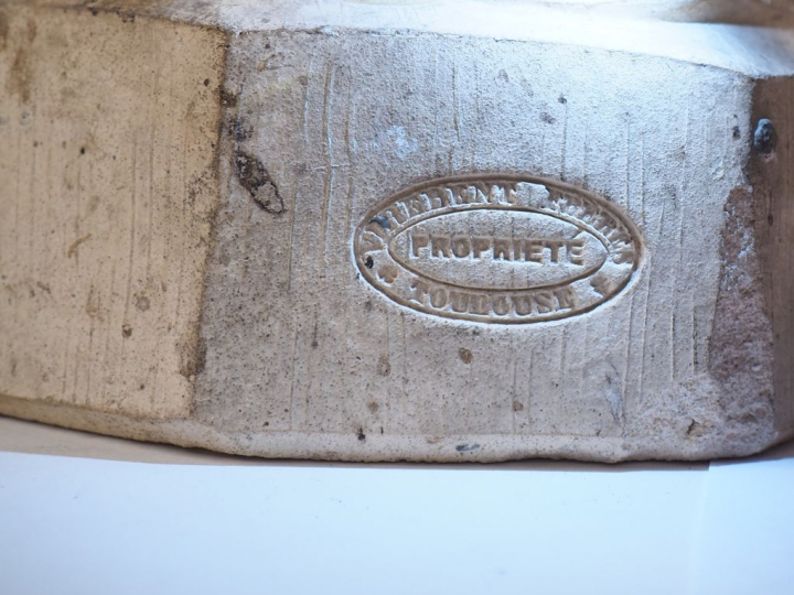 VIREBENT.  "Vierge couronnée à l'enfant". Grande sculpture en terre cu