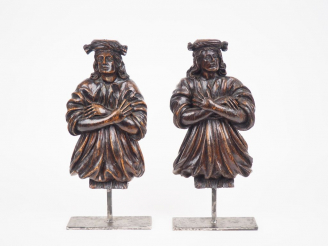 Vente aux enchères Paire de sculptures XIXème en bois naturel teinté "personnages de la R