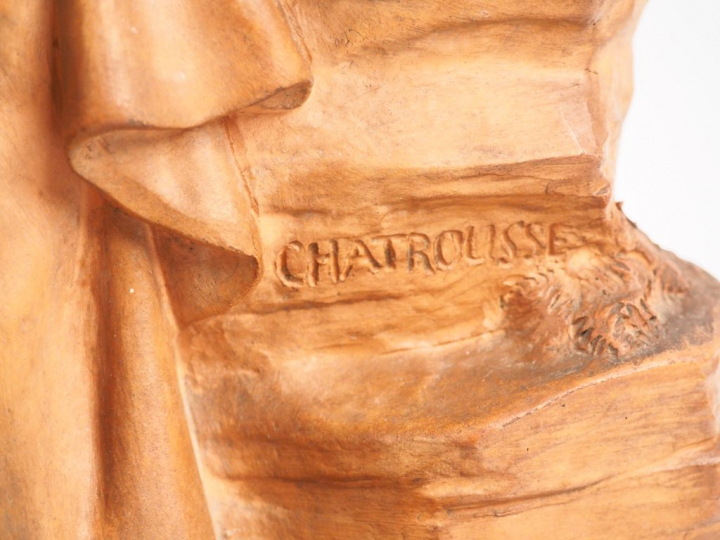 CHATROUSSE.  "jeune fille romantique à la lecture"  Sculpture en terre