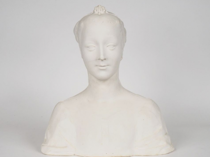 Sujet début XXème en plâtre "buste de jeune fille au chignon" Dim. 49 
