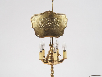 Vente aux enchères Lampe à réflecteur XIXème en bronze et laiton éclairant à cinq lumière