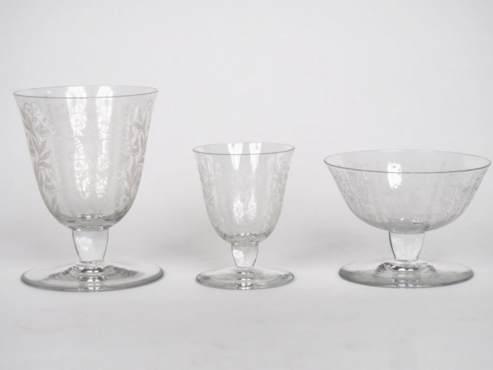 BACCARAT.  Partie de service de verres en cristal comprenant :  - 11 v