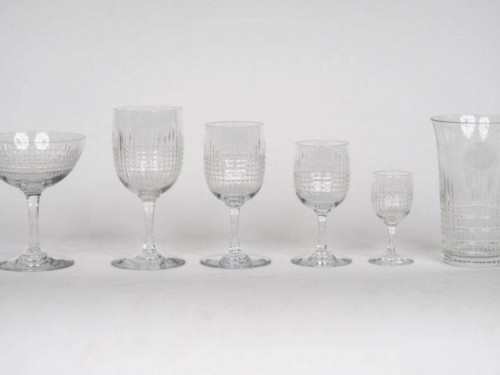 BACCARAT (?) Partie de service de verres en cristal à décor de cannelu