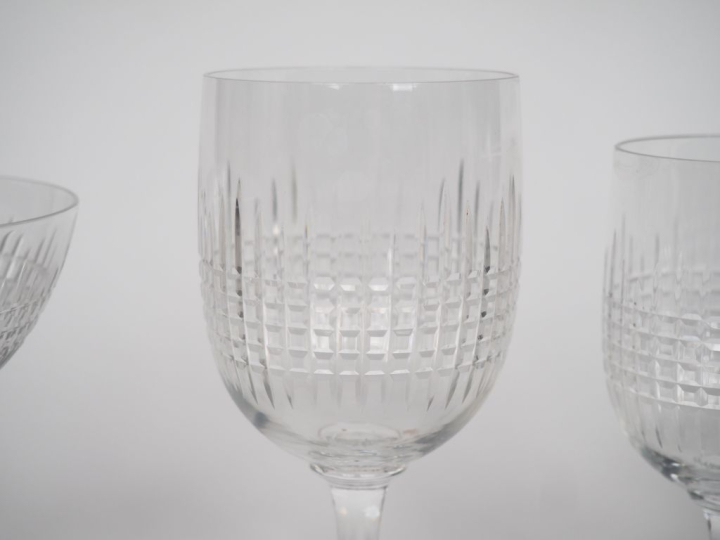 BACCARAT (?) Partie de service de verres en cristal à décor de cannelu