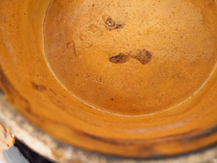 PRIMAVERA. Coupe sur talon en céramique polychrome, à décor de feuilla