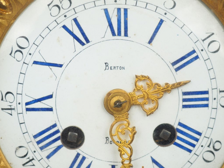 J. VIEILLARD à Bordeaux.  Pendule de cheminée en céramique bleu turquo