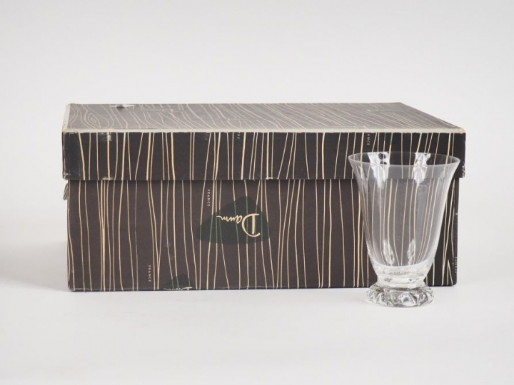 DAUM.  8 verres en cristal de forme tulipe. Signés