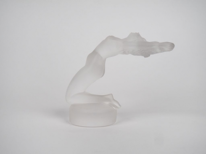 LALIQUE France. "la baigneuse" Sujet en cristal moulé  Signé H. 14 cm