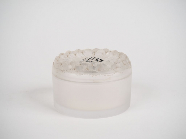 LALIQUE France. Poudrier en cristal Signé Dim. 5,5 x 8,5 cm