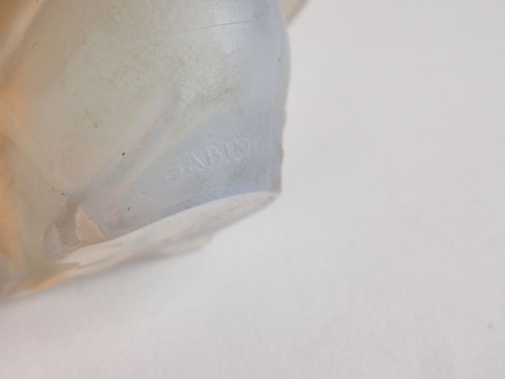 SABINO. 6 petits sujets en verre moulé opalescent "poissons" et "4 ois