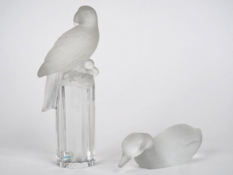 Vente aux enchères BACCARAT.  Canard en cristal  Signé on y joint  GOEL. Sujet en cristal