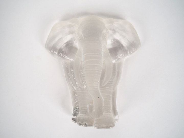 MALERAS. SWEDEN. Sujet en cristal moulé "l'éléphant" Dim. 15 x 13,5 cm