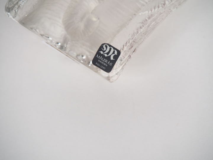 MALERAS. SWEDEN. Sujet en cristal moulé "l'éléphant" Dim. 15 x 13,5 cm