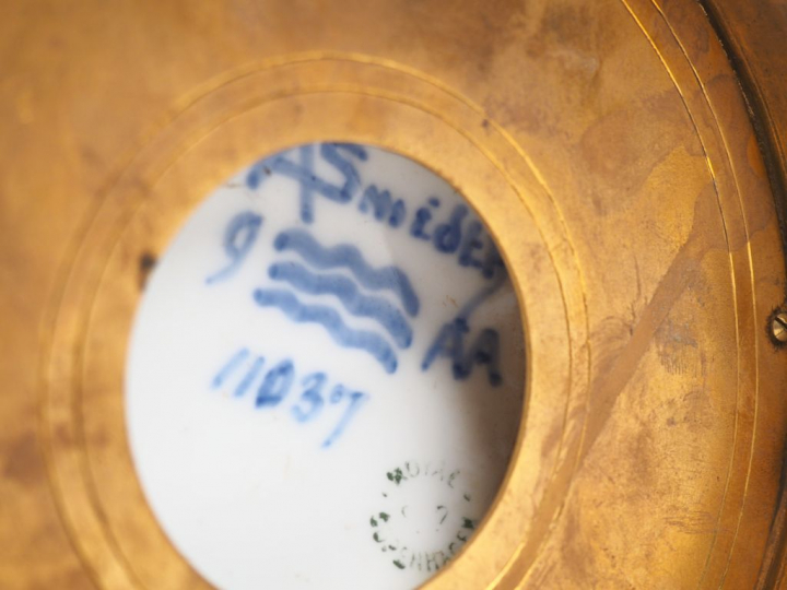 Vase en porcelaine de Copenhague signé A. SMIDEH, à décor polychrome d