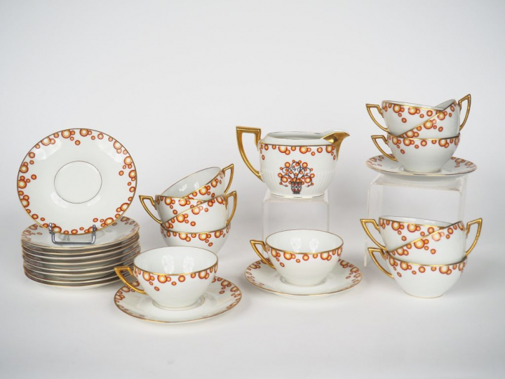 12 tasses et 12 sous tasses à thé de style Art Déco en porcelaine de L
