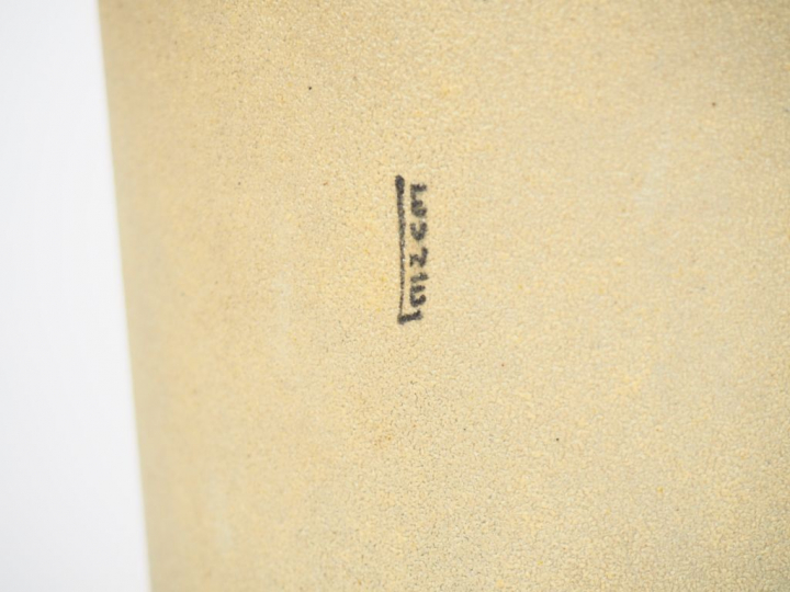 Grand vase rouleau Art Déco en verre émaillé, à décor polychrome, de f