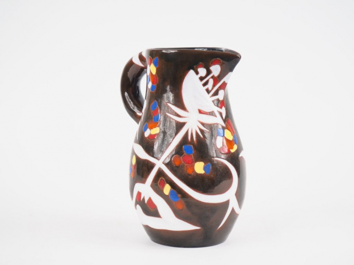 Jean LURÇAT. Pour Sant Vicens. Pichet en céramique polychrome, numérot