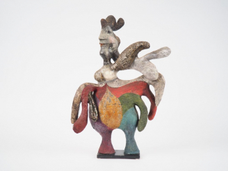 Vente aux enchères CAPRON.  "le coq" Sculpture en céramique polychrome. Signée H. 46 cm (