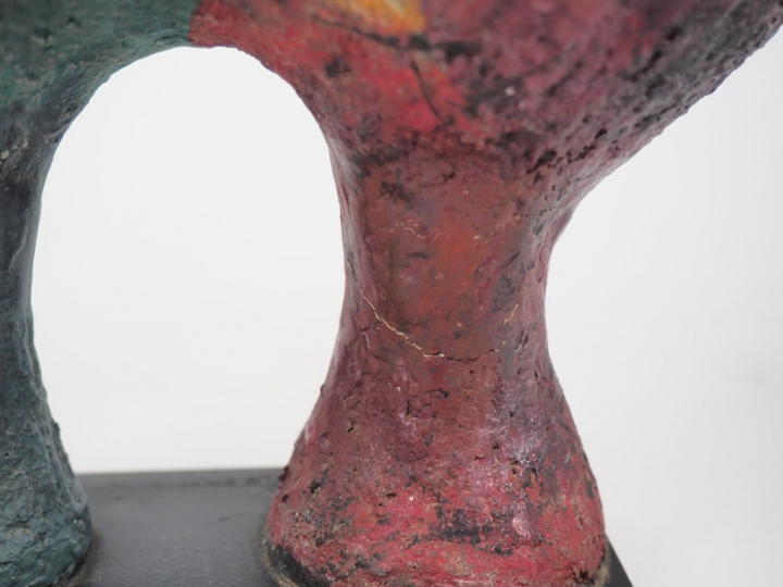 CAPRON.  "le coq" Sculpture en céramique polychrome. Signée H. 46 cm (