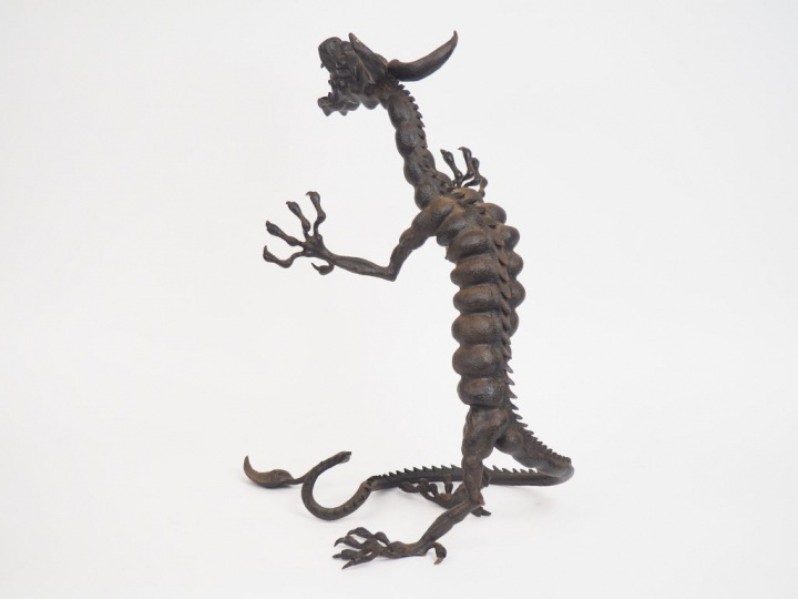 A. CLAVELL. "la chimère" Sculpture en fer. Signée H. 52,5 cm