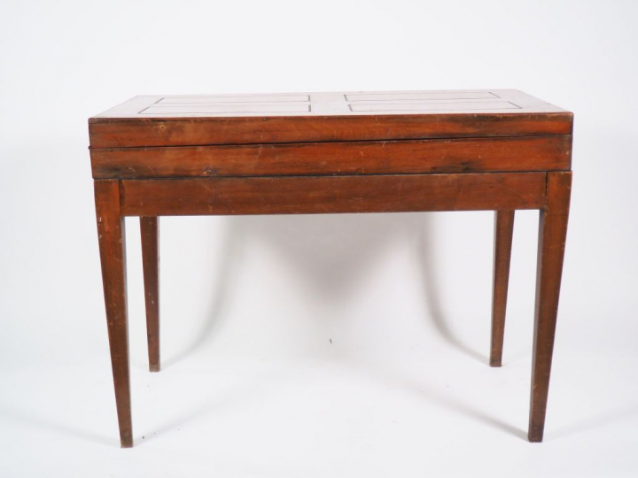 PADMORE AND SONS.  Billard anglais avec boules et deux queues.  Signé